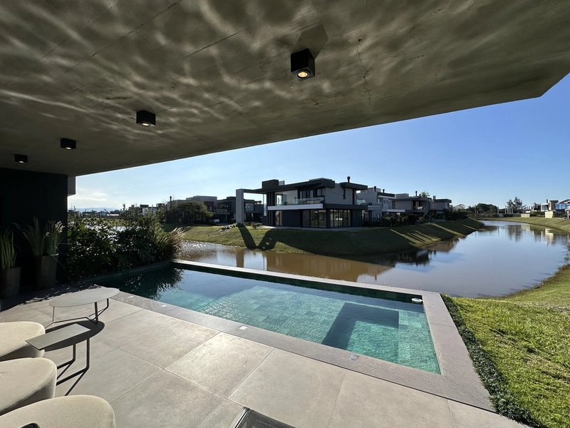 Linda casa beira Lago!: 3ª foto da galeria de imagens do imóvel