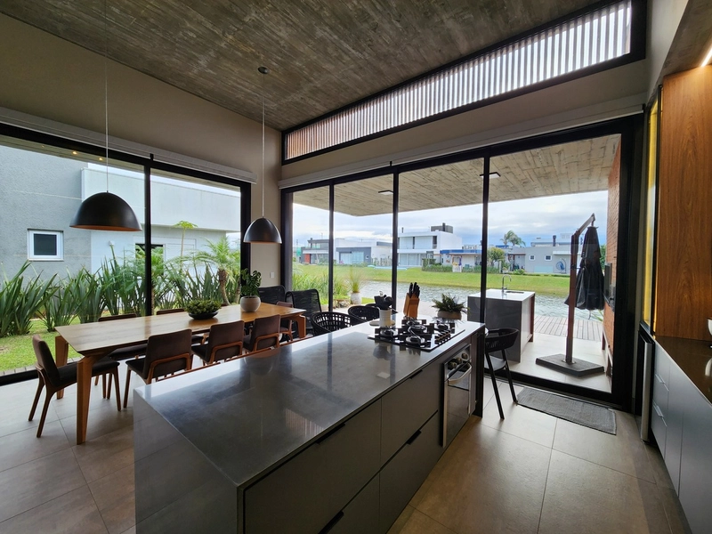 Linda casa beira Lago!: 1ª foto da galeria de imagens do imóvel