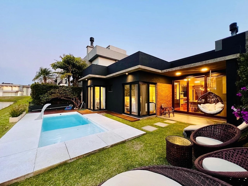 Linda casa beira Lago!: 1ª foto da galeria de imagens do imóvel