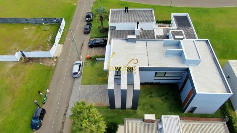 Casa de Condomínio à venda com 5 quartos, 310m² - Foto 2