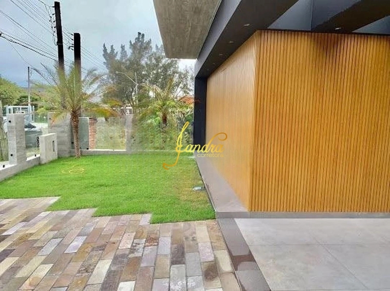 Sobrado de 4 quartos, 300m² no bairro Centro, em Xangri-lá | Eu Corretor
