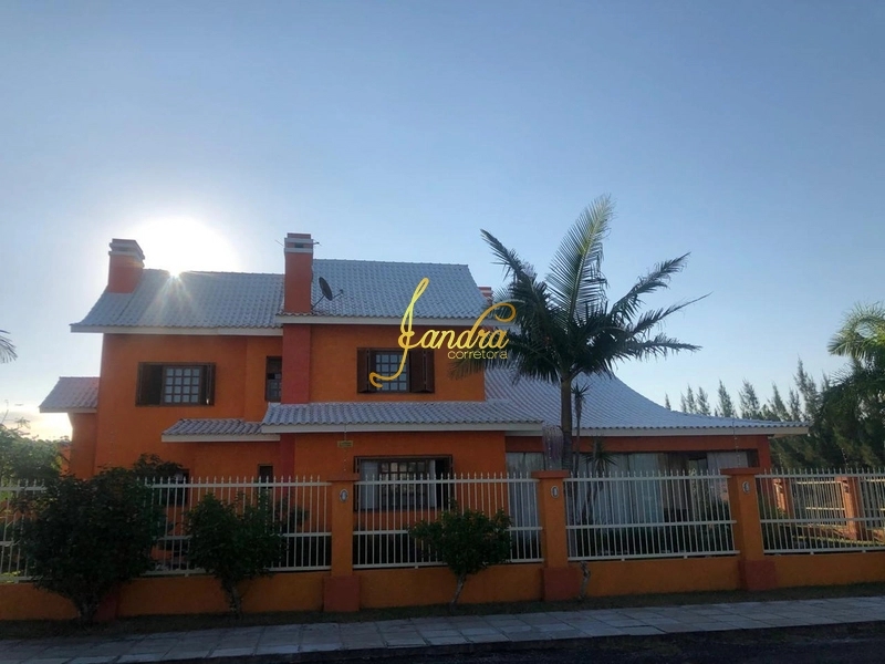 Sobrado de 360m² no bairro CAPAO NOVO POSTO 9 VILLAGE, em Capão da Canoa | Eu Corretor