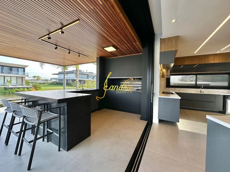 Casa de Condomínio de 5 quartos, 430m² no bairro Centro, em Xangri-lá | Eu Corretor