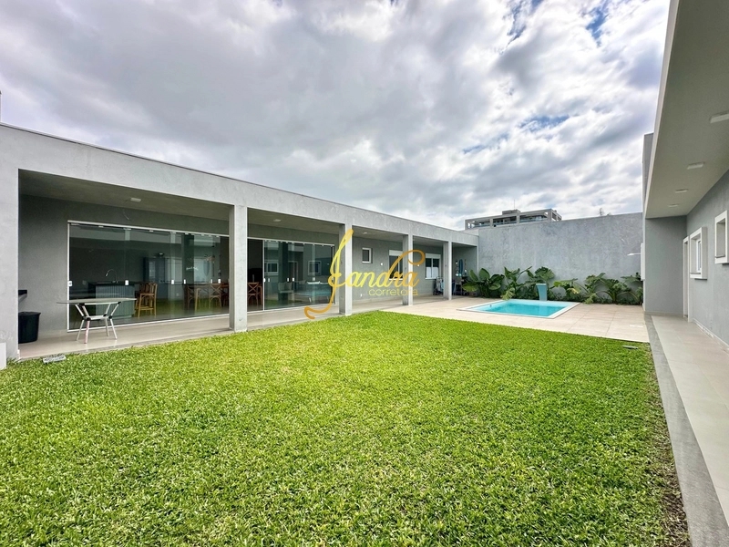 Casa de 6 quartos, 187m² no bairro Centro, em Xangri-lá | Eu Corretor