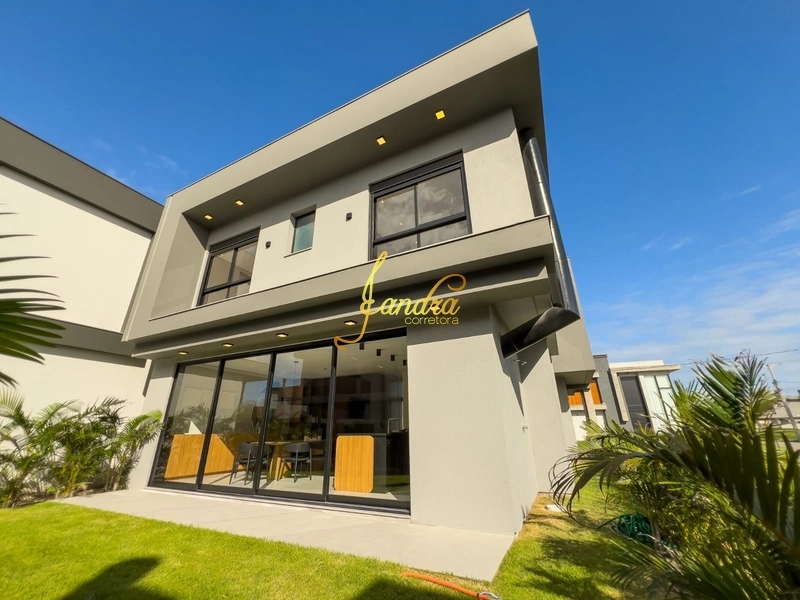 Casa de Condomínio de 4 quartos, 210m² no bairro Centro, em Xangri-lá | Eu Corretor