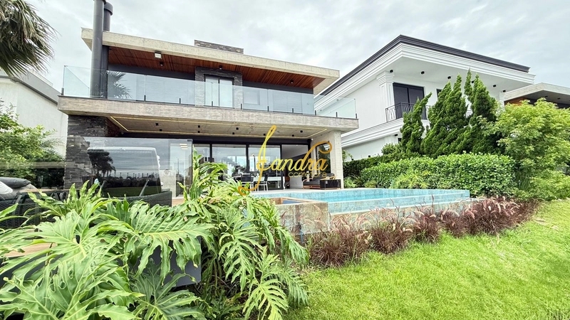 Casa de Condomínio de 5 quartos, 331m² no bairro Centro, em Xangri-lá | Eu Corretor