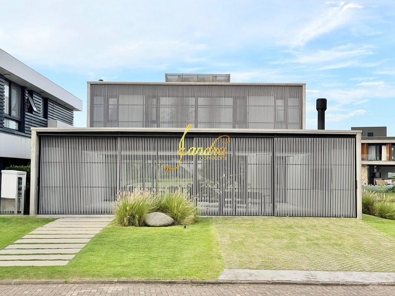 Casa de Condomínio de 4 quartos, 285m² no bairro Centro, em Xangri-lá | Eu Corretor