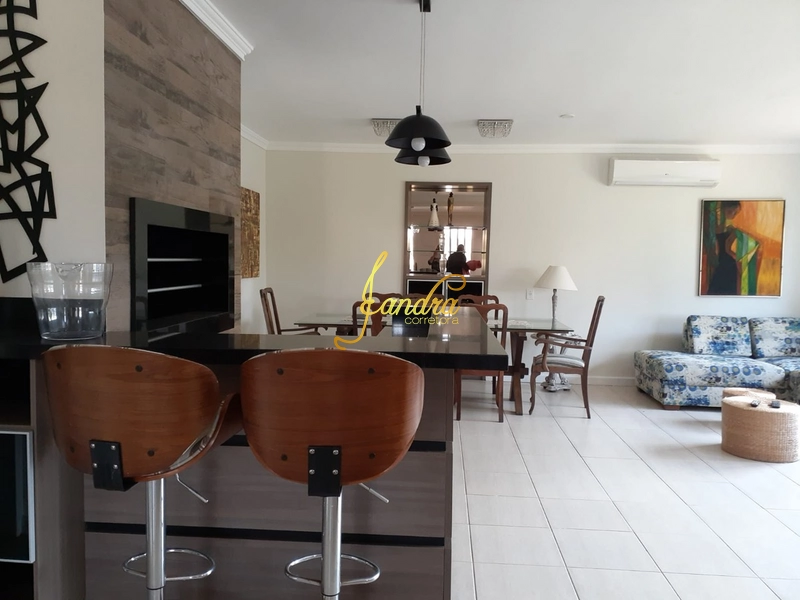 Casa bem localizada, finamente mobiliada e decorada.: 2ª foto da galeria de imagens do imóvel