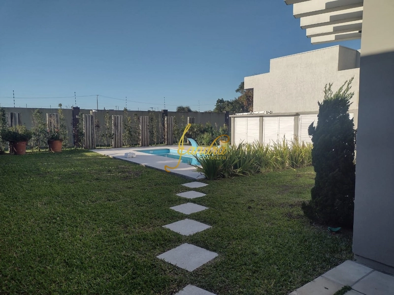 Sobrado com 04 suítes e piscina: 29ª foto da galeria de imagens do imóvel