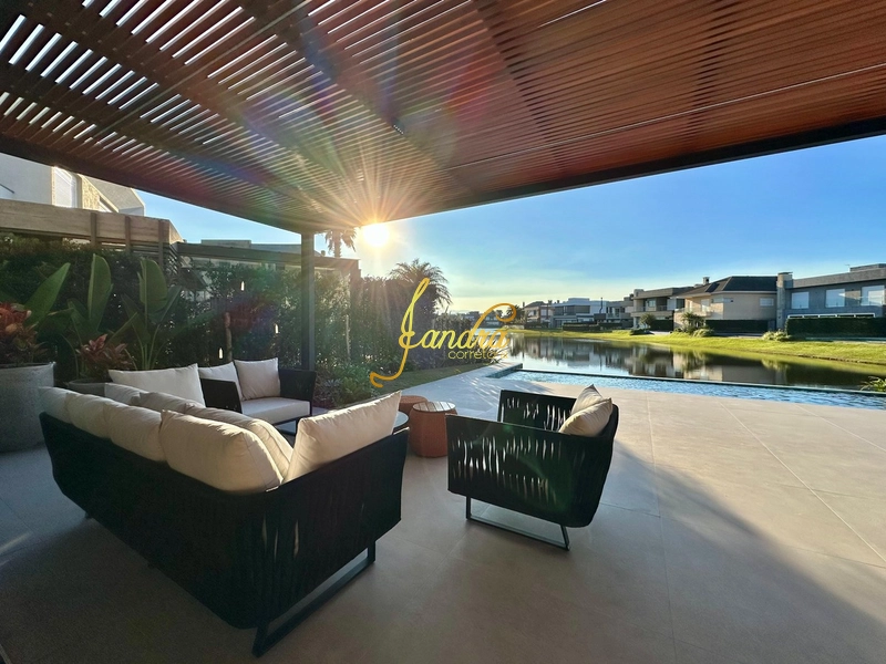 Sobrado Beira Lago,  mobiliado e decorado com 05 suítes e piscina: 31ª foto da galeria de imagens do imóvel