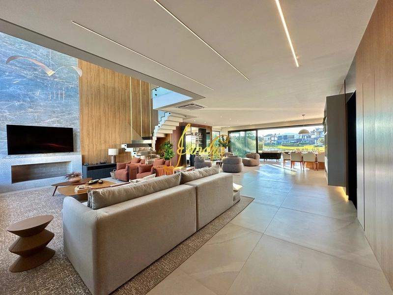 Sobrado Beira Lago,  mobiliado e decorado com 05 suítes e piscina: 5ª foto da galeria de imagens do imóvel