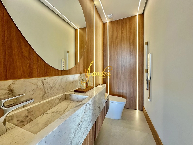 Sobrado Beira Lago,  mobiliado e decorado com 05 suítes e piscina: 4ª foto da galeria de imagens do imóvel