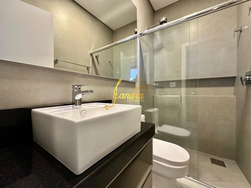 Sobrado Beira Lago,  mobiliado e decorado com 05 suítes e piscina: 9ª foto da galeria de imagens do imóvel