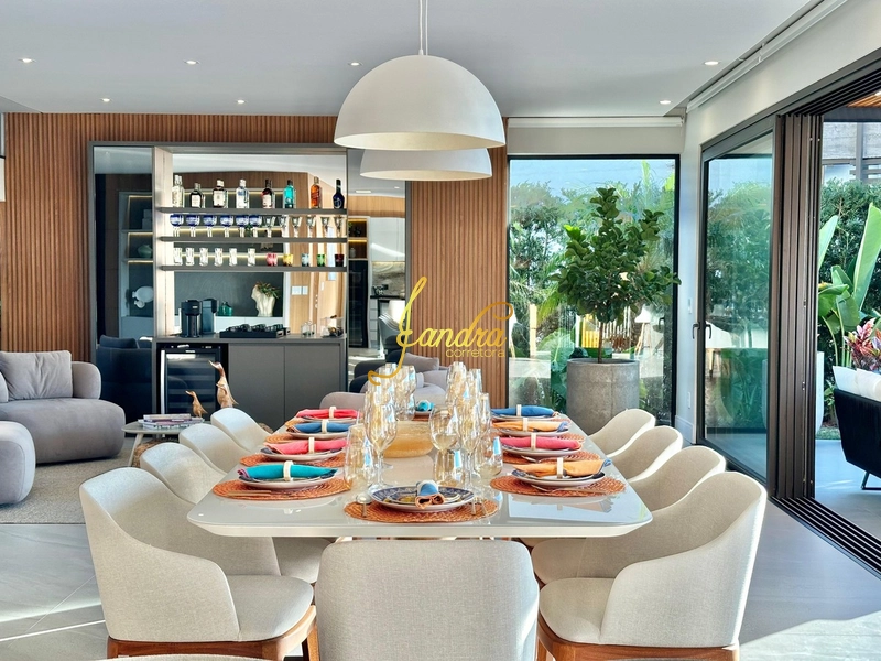 Sobrado Beira Lago,  mobiliado e decorado com 05 suítes e piscina: 37ª foto da galeria de imagens do imóvel