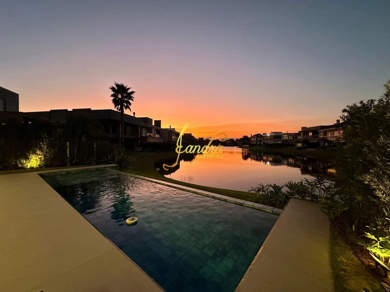 Sobrado Beira Lago,  mobiliado e decorado com 05 suítes e piscina: 10ª foto da galeria de imagens do imóvel