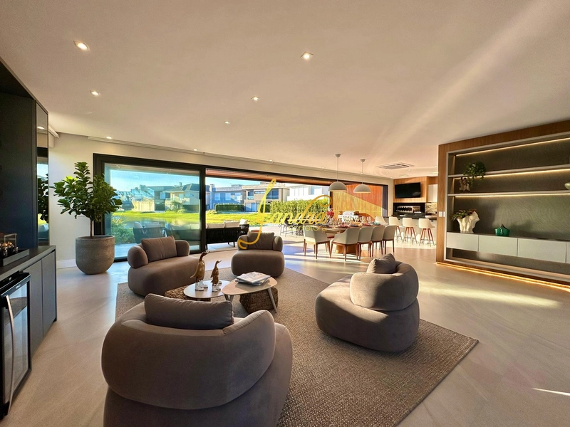 Sobrado Beira Lago,  mobiliado e decorado com 05 suítes e piscina: 15ª foto da galeria de imagens do imóvel