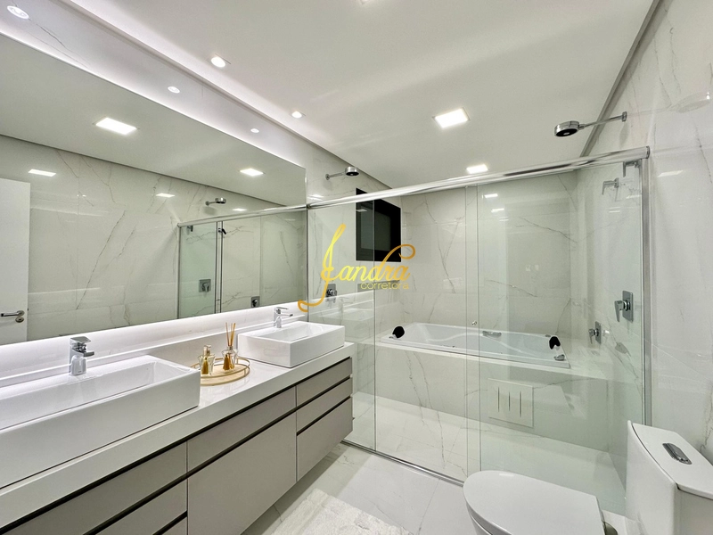 Sobrado Beira Lago,  mobiliado e decorado com 05 suítes e piscina: 26ª foto da galeria de imagens do imóvel