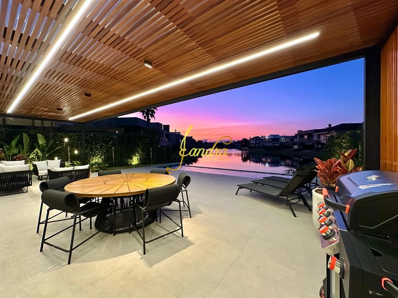 Sobrado Beira Lago,  mobiliado e decorado com 05 suítes e piscina: 44ª foto da galeria de imagens do imóvel