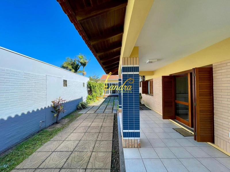 Casa térrea mobiliada e decorada em dois lotes, ótima localização: 3ª foto da galeria de imagens do imóvel