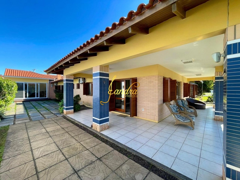 Casa térrea mobiliada e decorada em dois lotes, ótima localização: 6ª foto da galeria de imagens do imóvel