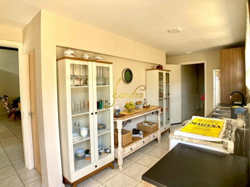 Casa em Atlântida perto mar, com 04 dormitórios e piscina: 4ª foto da galeria de imagens do imóvel