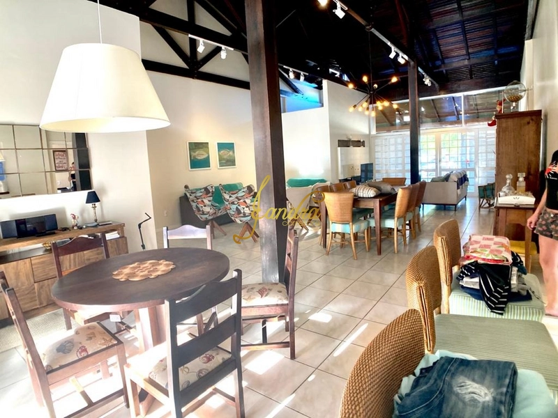 Casa em Atlântida perto mar, com 04 dormitórios e piscina: 3ª foto da galeria de imagens do imóvel