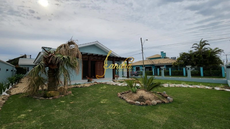 Casa divisa de Atlântida com 03 dormitórios: 1ª foto da galeria de imagens do imóvel