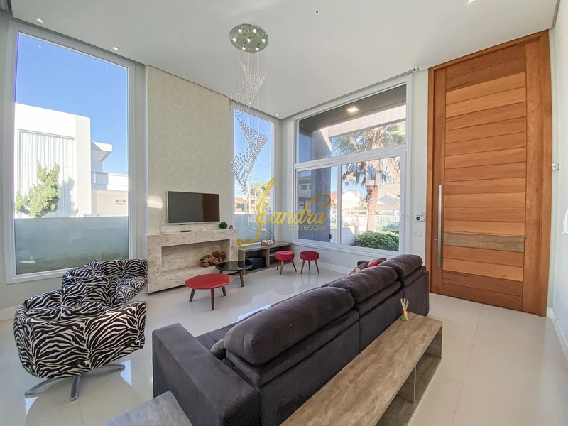 Casa térrea com dois lotes próximo ao mar: 2ª foto da galeria de imagens do imóvel