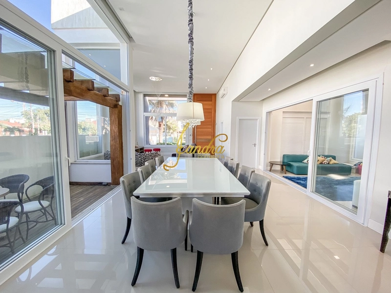 Casa térrea com dois lotes próximo ao mar: 6ª foto da galeria de imagens do imóvel