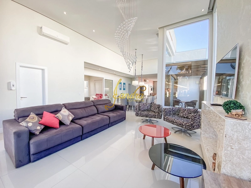 Casa térrea com dois lotes próximo ao mar: 4ª foto da galeria de imagens do imóvel