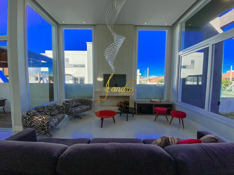 Casa térrea com dois lotes próximo ao mar: 3ª foto da galeria de imagens do imóvel