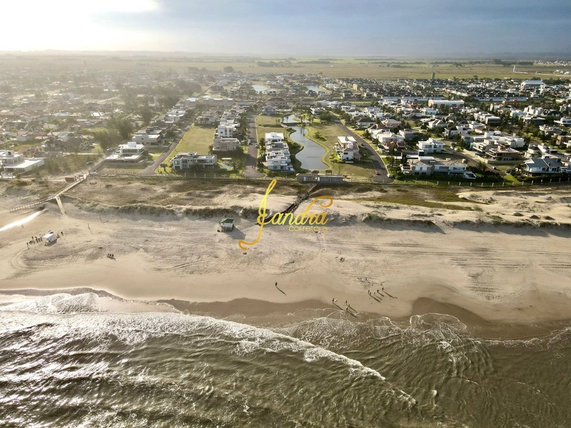 Lote Beira Lago com 570 m2 em condomínio beira mar em Xangri-la: 2ª foto da galeria de imagens do imóvel