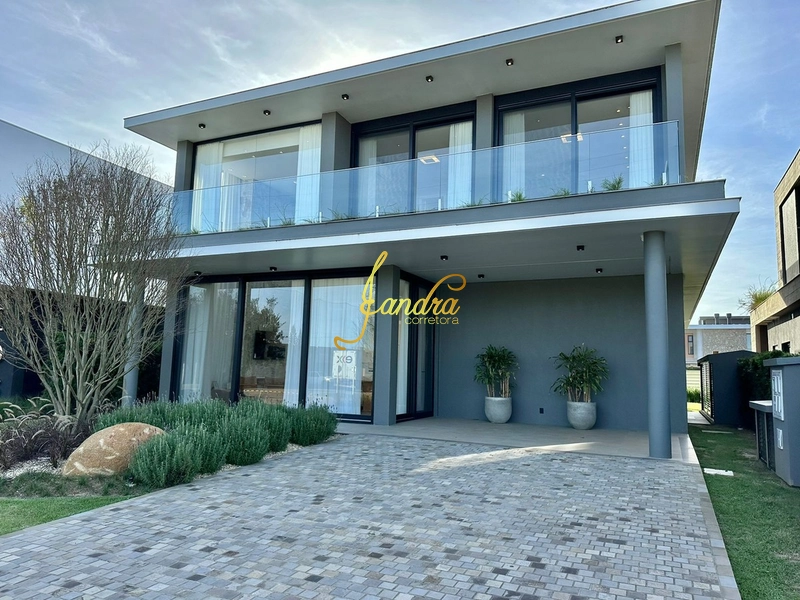 Sobrado beira lago mobiliado e decorado