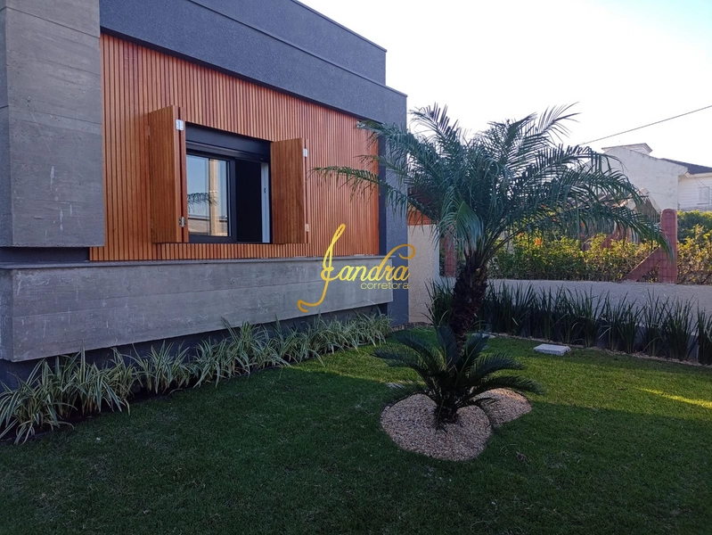 Casa térrea com dois lotes próximo ao mar: 2ª foto da galeria de imagens do imóvel