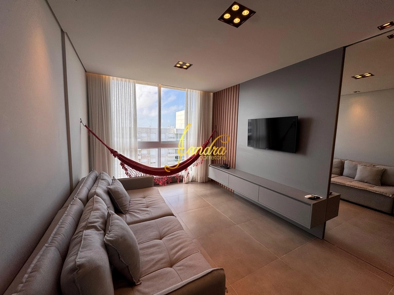Apartamento de 1 dormitório de frente mobiliado e decorado com box: 3ª foto da galeria de imagens do imóvel