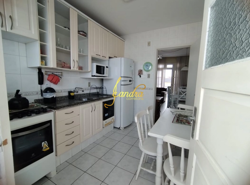 Apartamento com sacada e vista mar: 10ª foto da galeria de imagens do imóvel