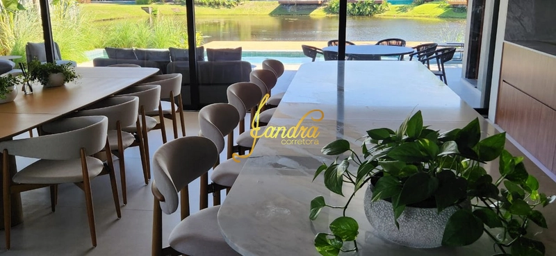 Sobrado com 06 suítes e piscina aquecida: 18ª foto da galeria de imagens do imóvel