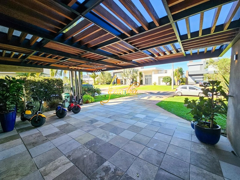 Casa térrea no Enseada com piscina BEIRA LAGO: 2ª foto da galeria de imagens do imóvel