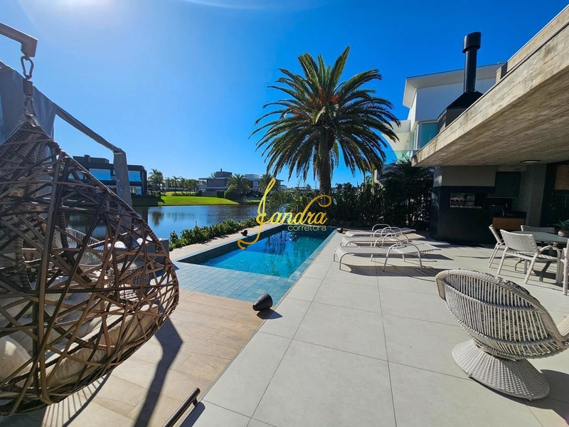 Casa térrea no Enseada com piscina BEIRA LAGO: 26ª foto da galeria de imagens do imóvel