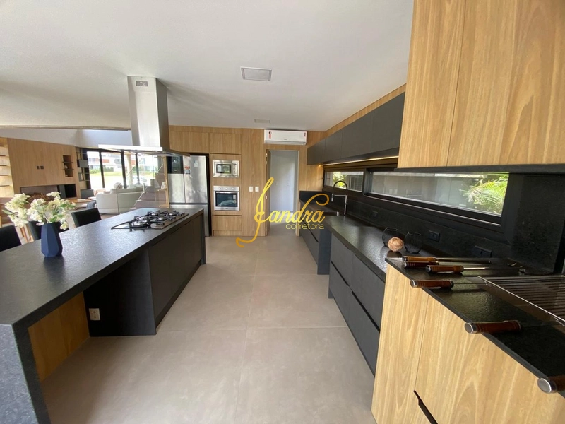 Sobrado com piscina, 06 suítes, mobiliado e decorado: 22ª foto da galeria de imagens do imóvel