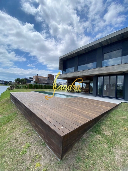 Sobrado com piscina, 06 suítes, mobiliado e decorado: 37ª foto da galeria de imagens do imóvel