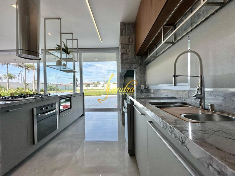 Sobrado mobiliado e decorado com 05 suítes e piscina em concreto: 7ª foto da galeria de imagens do imóvel