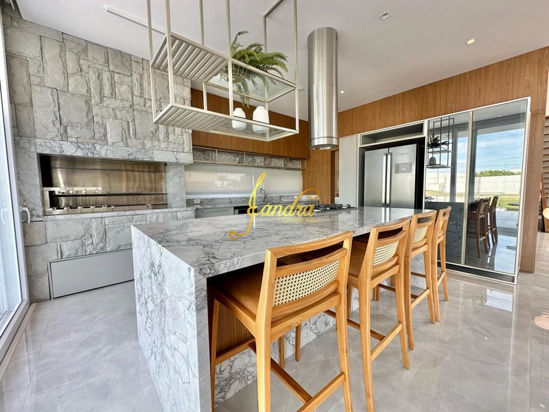 Sobrado mobiliado e decorado com 05 suítes e piscina em concreto: 2ª foto da galeria de imagens do imóvel