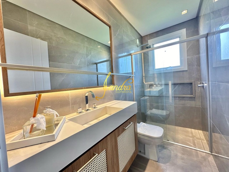 Sobrado mobiliado e decorado com 05 suítes e piscina em concreto: 25ª foto da galeria de imagens do imóvel
