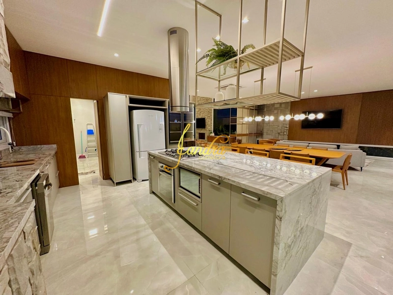 Sobrado mobiliado e decorado com 05 suítes e piscina em concreto: 37ª foto da galeria de imagens do imóvel