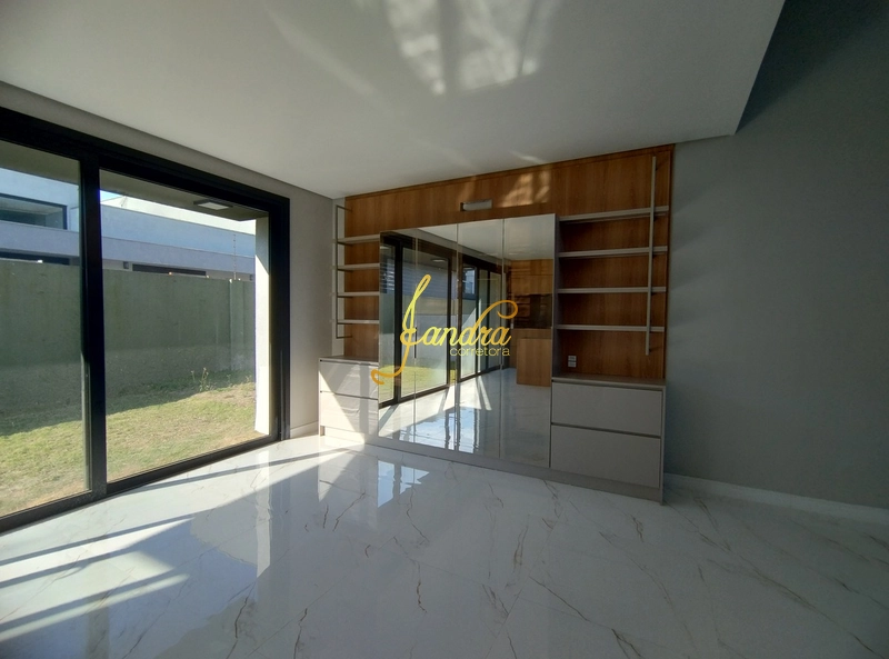 Sobrado no condomínio Sunset com 241m2 de área construída: 3ª foto da galeria de imagens do imóvel