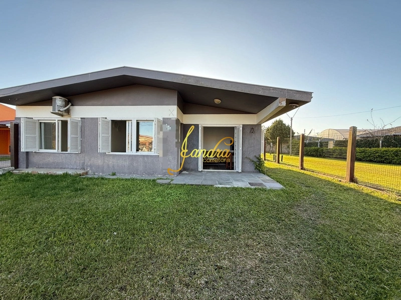 Casa perto do mar, no centro com 04 dormitórios: 1ª foto da galeria de imagens do imóvel
