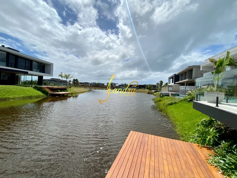 Sobrado mobiliado e decorado, beira Lago: 2ª foto da galeria de imagens do imóvel