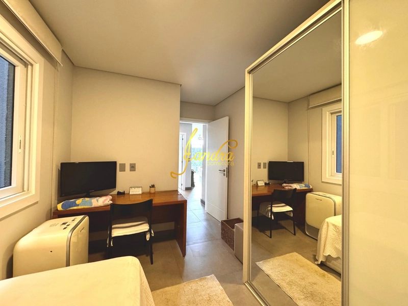 Apartamento de 2 dormitórios de frente para infra e com box: 2ª foto da galeria de imagens do imóvel