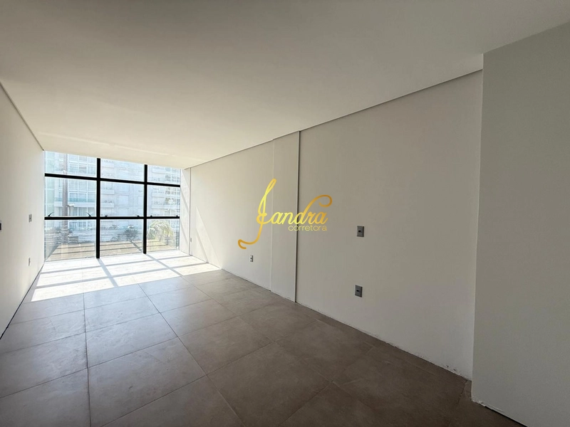 Apartamento frente avenida com entrada 102 mil e saldo 96X parcelas: 1ª foto da galeria de imagens do imóvel